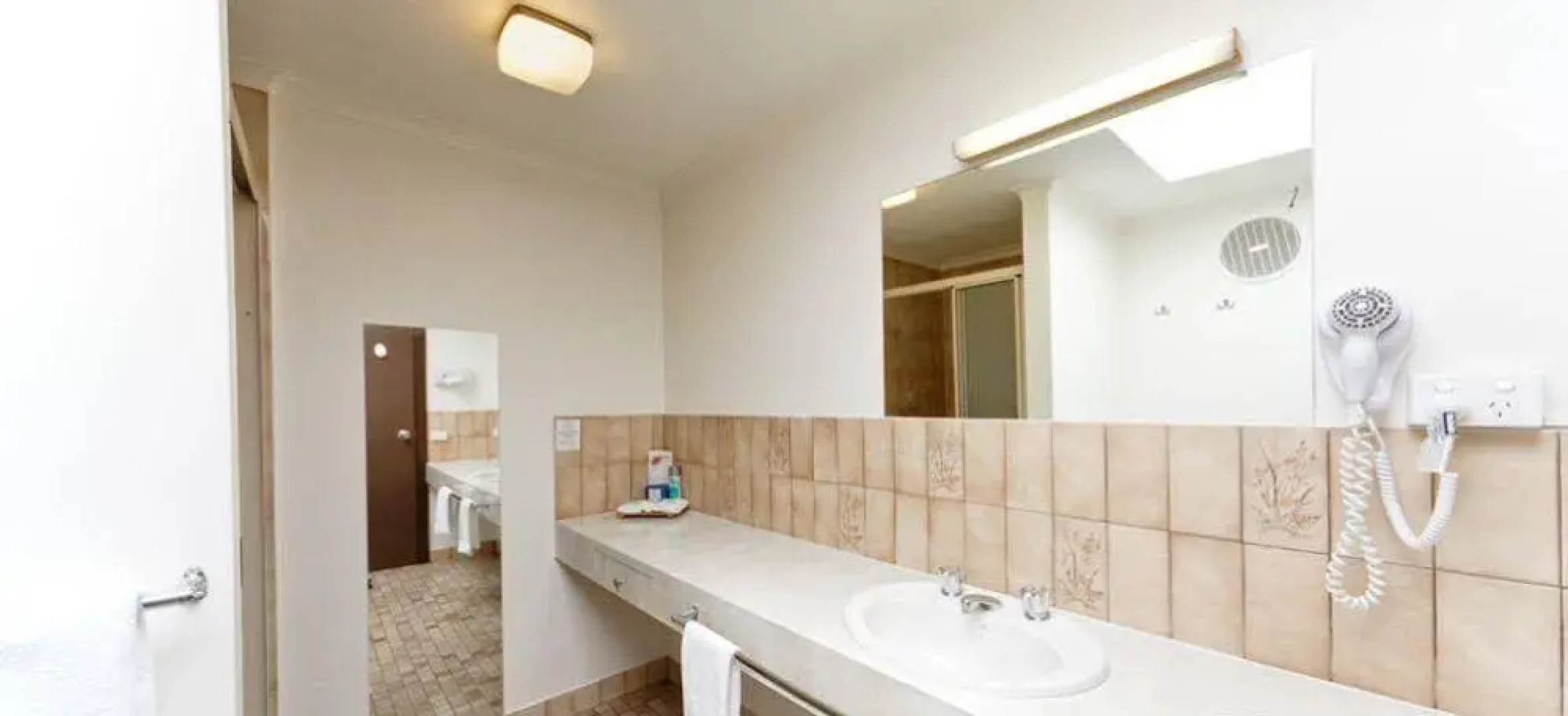 Belvoir Village Motel & Apartments