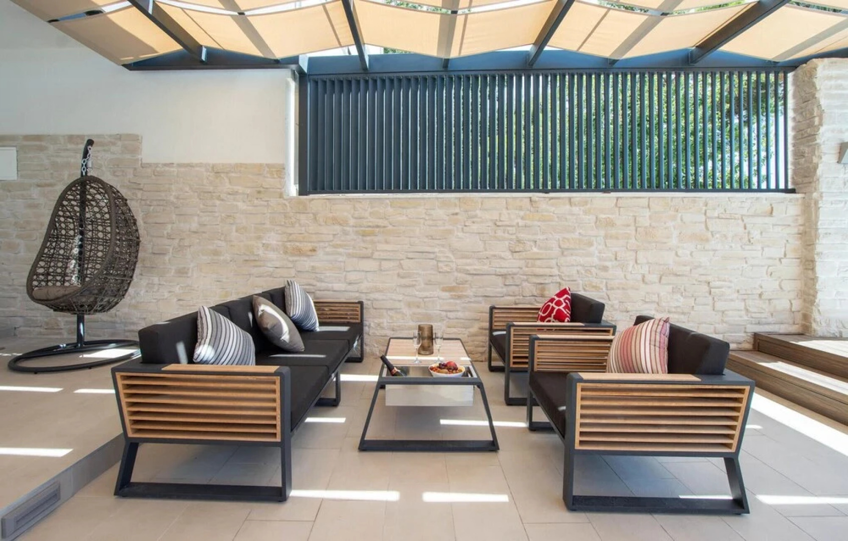 Stunning Apartment in Kastel Gomilica With 3 Bedrooms, Jacuzzi and Wifi