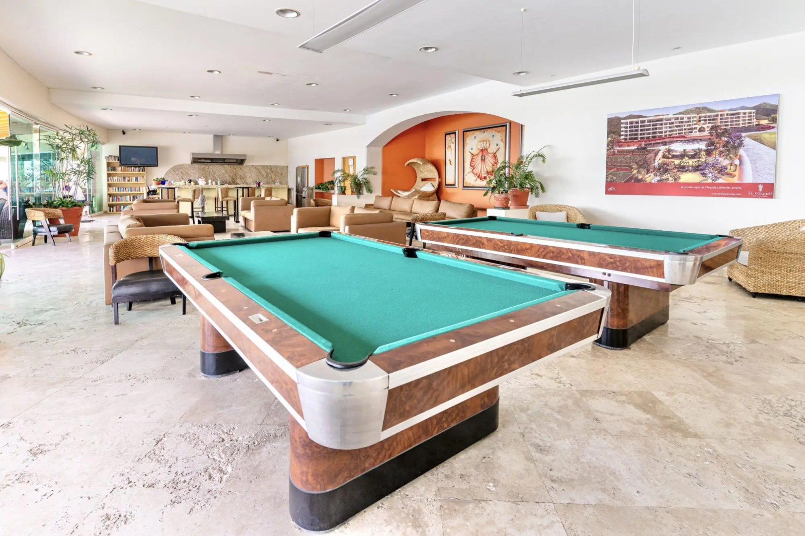 Luxury Private Resort 2-br 2-wr Condo w Breath Taking Lake Views