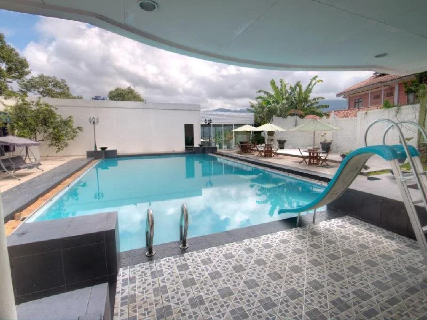 D Bless Residence & Conference