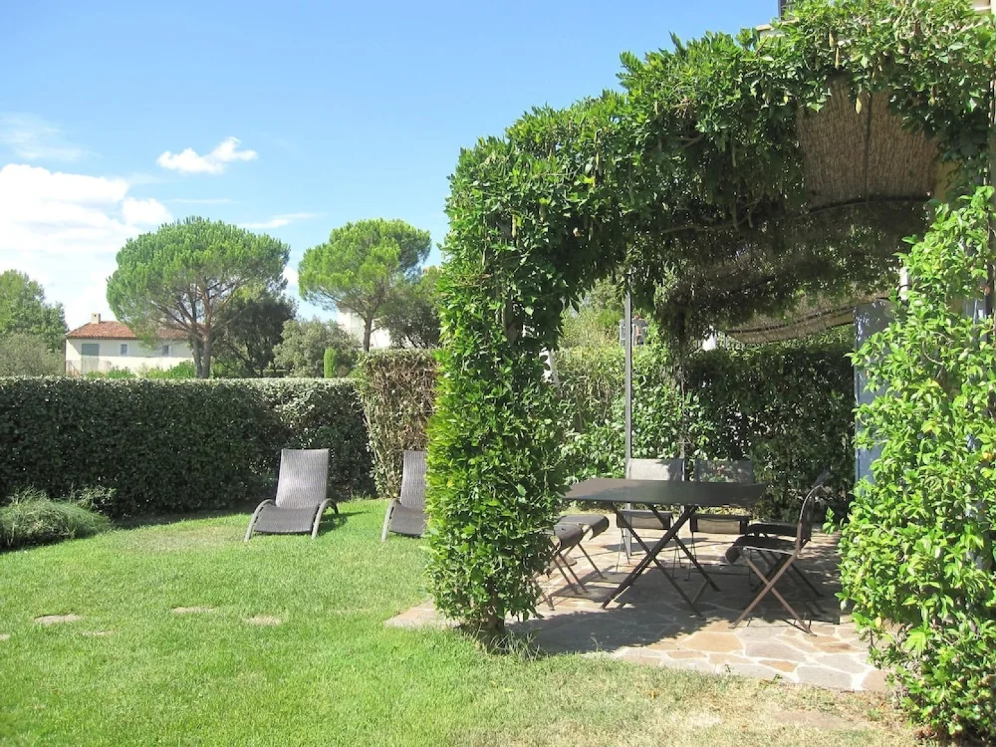 Provencal Holiday Home With Dishwasher not far From Fréjus