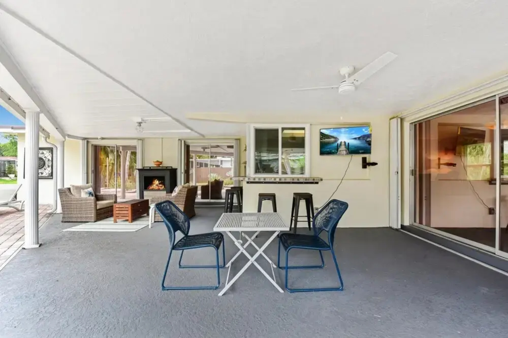 Private pool and canal home with Office space