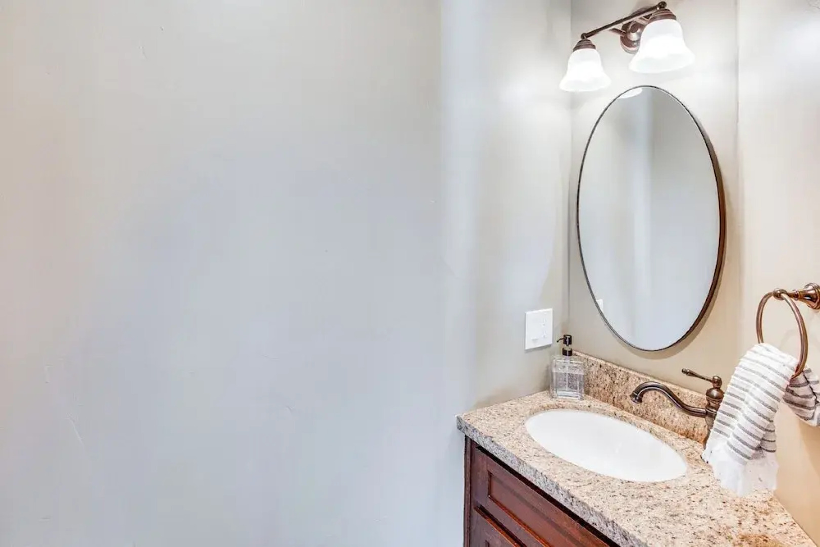 Lake Arrowhead Cabin: 4 Decks, Game Room + More!