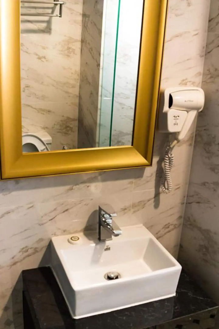 Violet Tower at Khaosan Palace