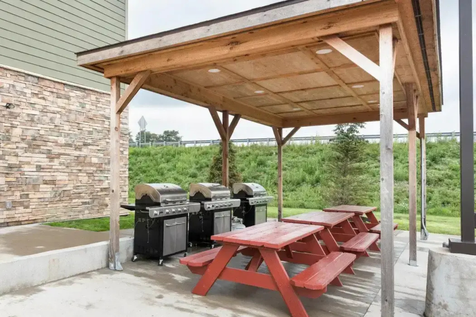 Suburban Studios Triadelphia - Wheeling at The Highlands