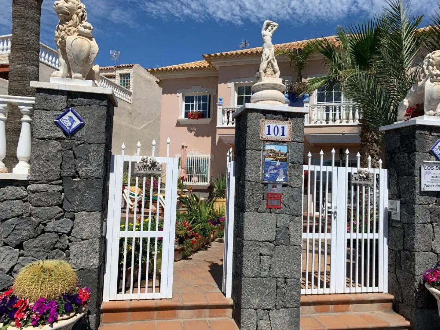 Apartamentos Los Delfines