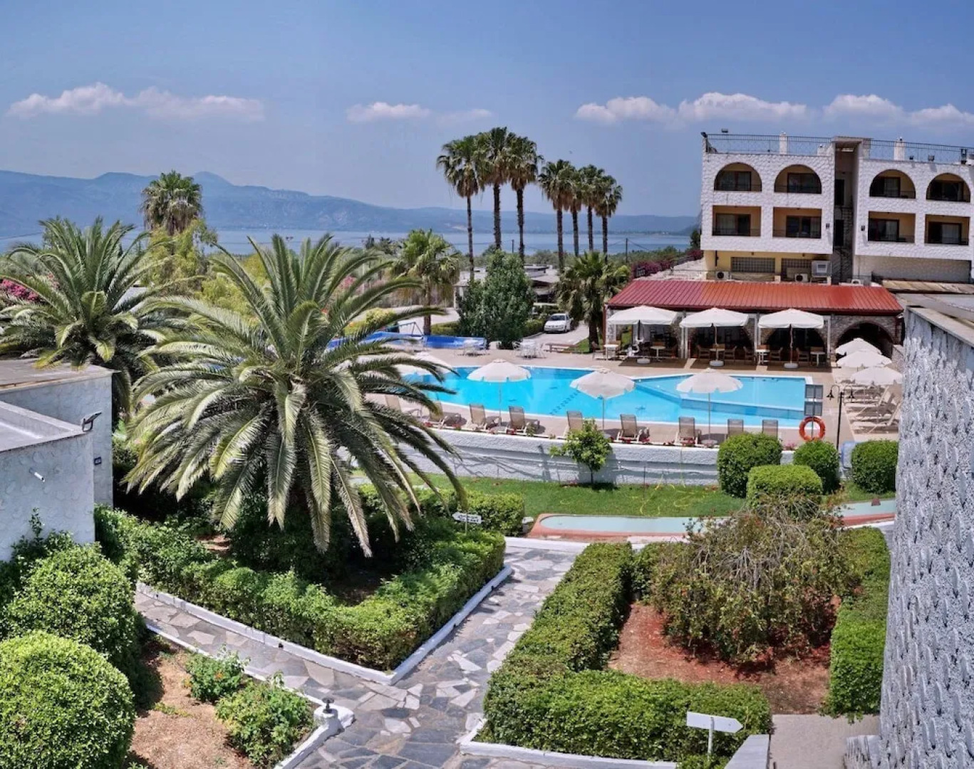 Silver Bay Hotel & Bungalows