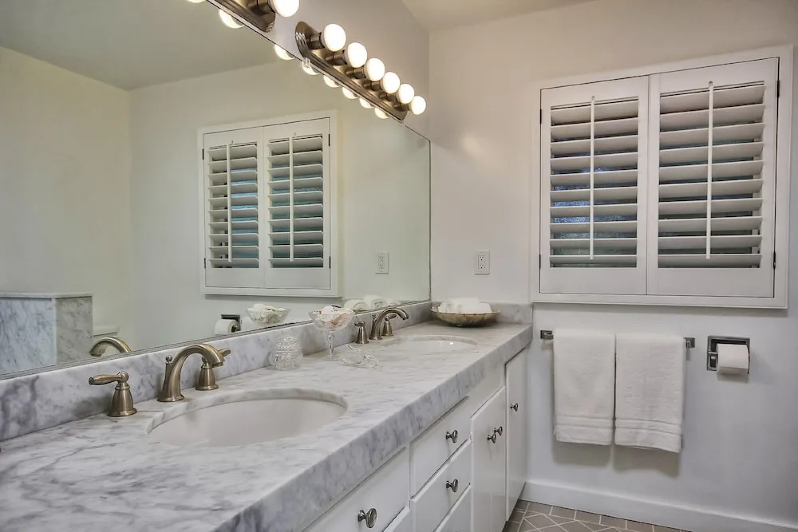 3BR 2BA Classic Montecito House Minutes to Butterfly Beach by RedAwnin