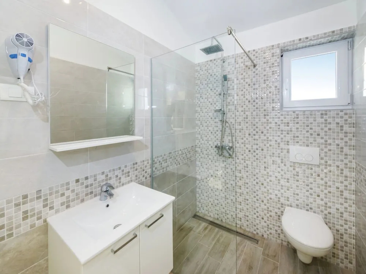 Sea-view Apartment With Garden