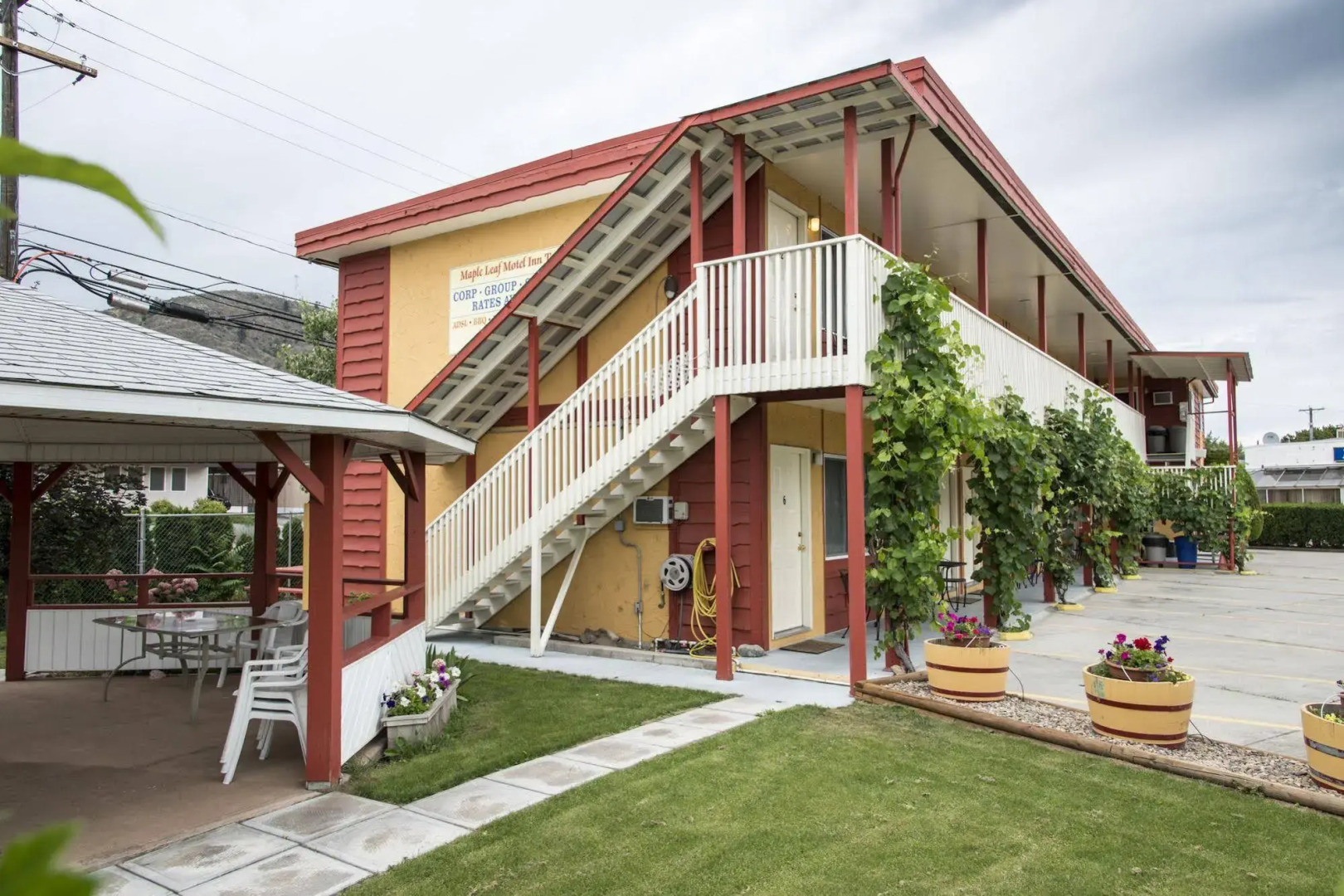 Maple Leaf Motel Inn Towne