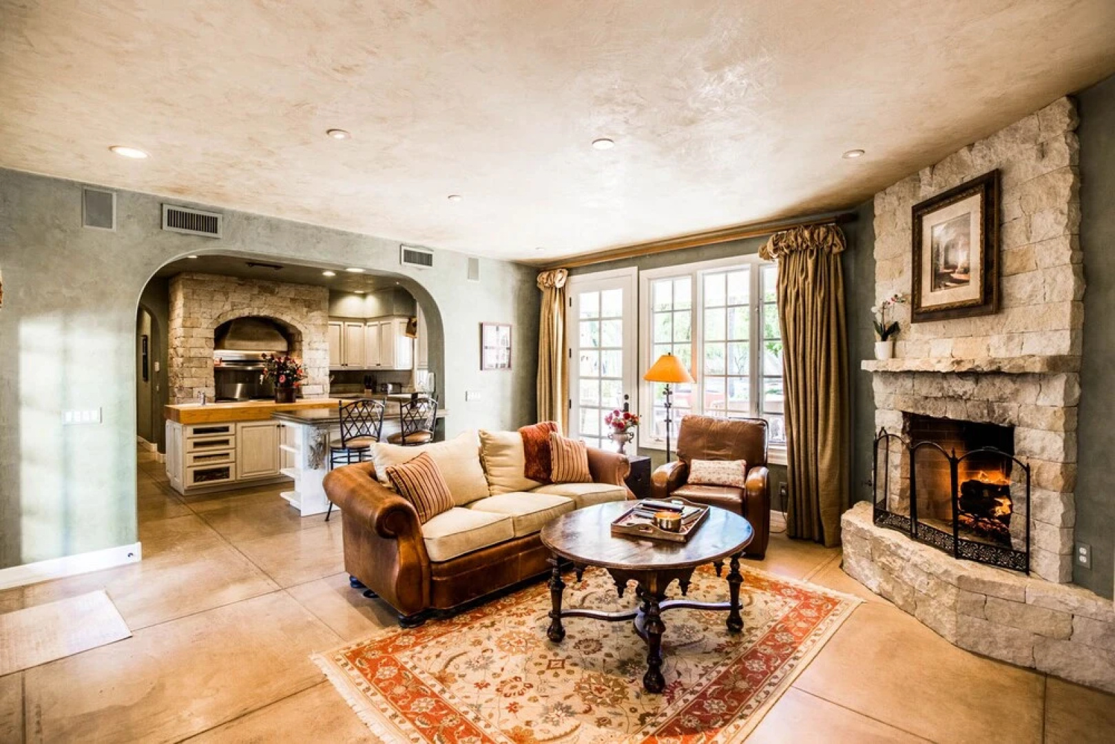Catalina by Avantstay | Private Grand Estate - Backyard & Pool