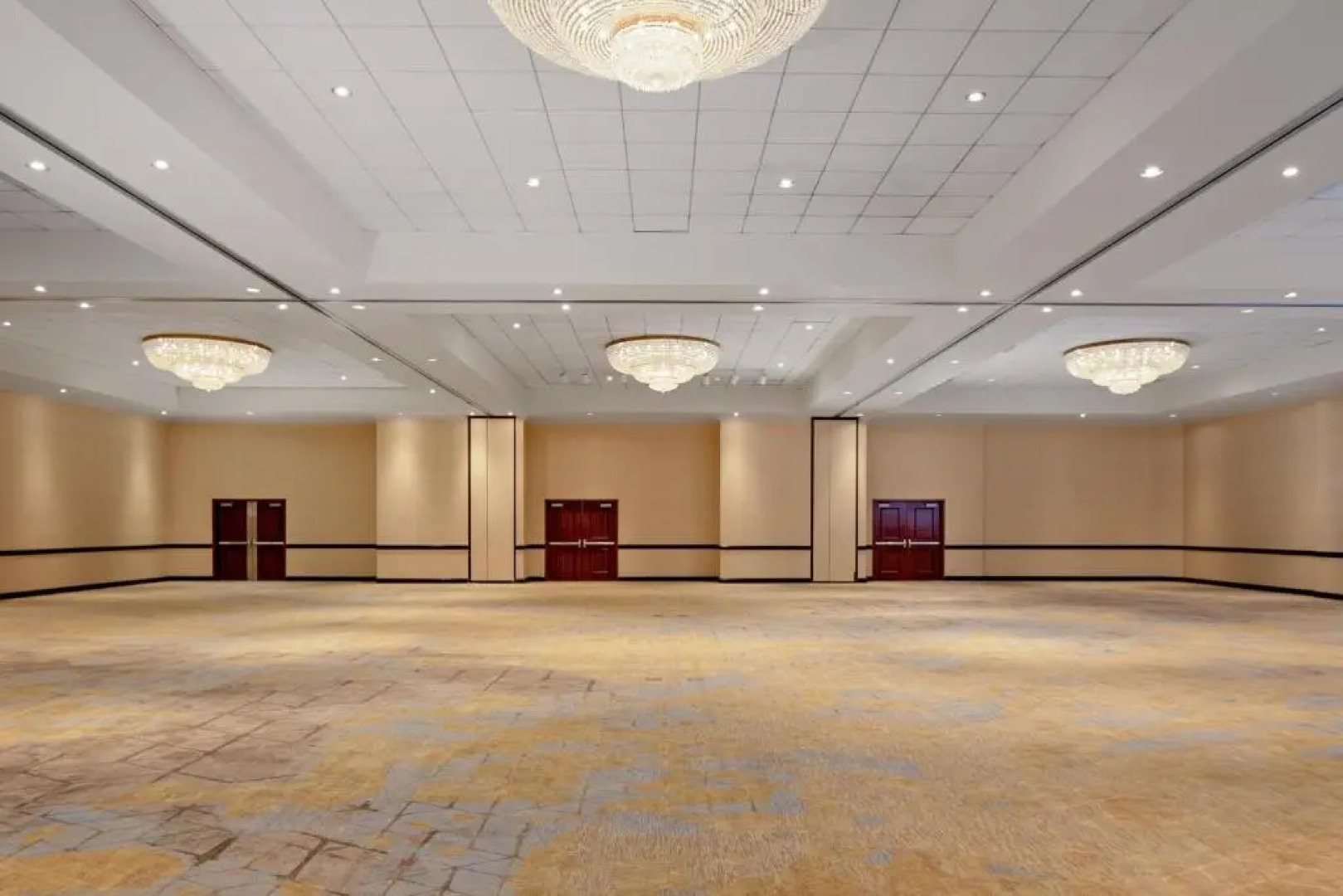 Hotel Zessa Orange County Airport, a DoubleTree by Hilton