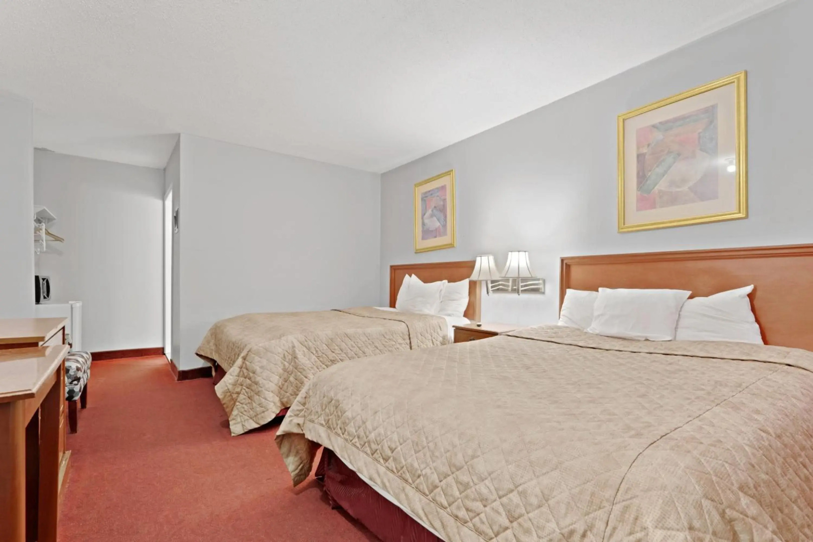 Niagara Lodge & Suites