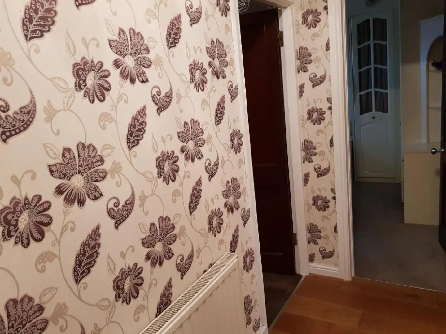 Spacious Bungalow in Romford with parking