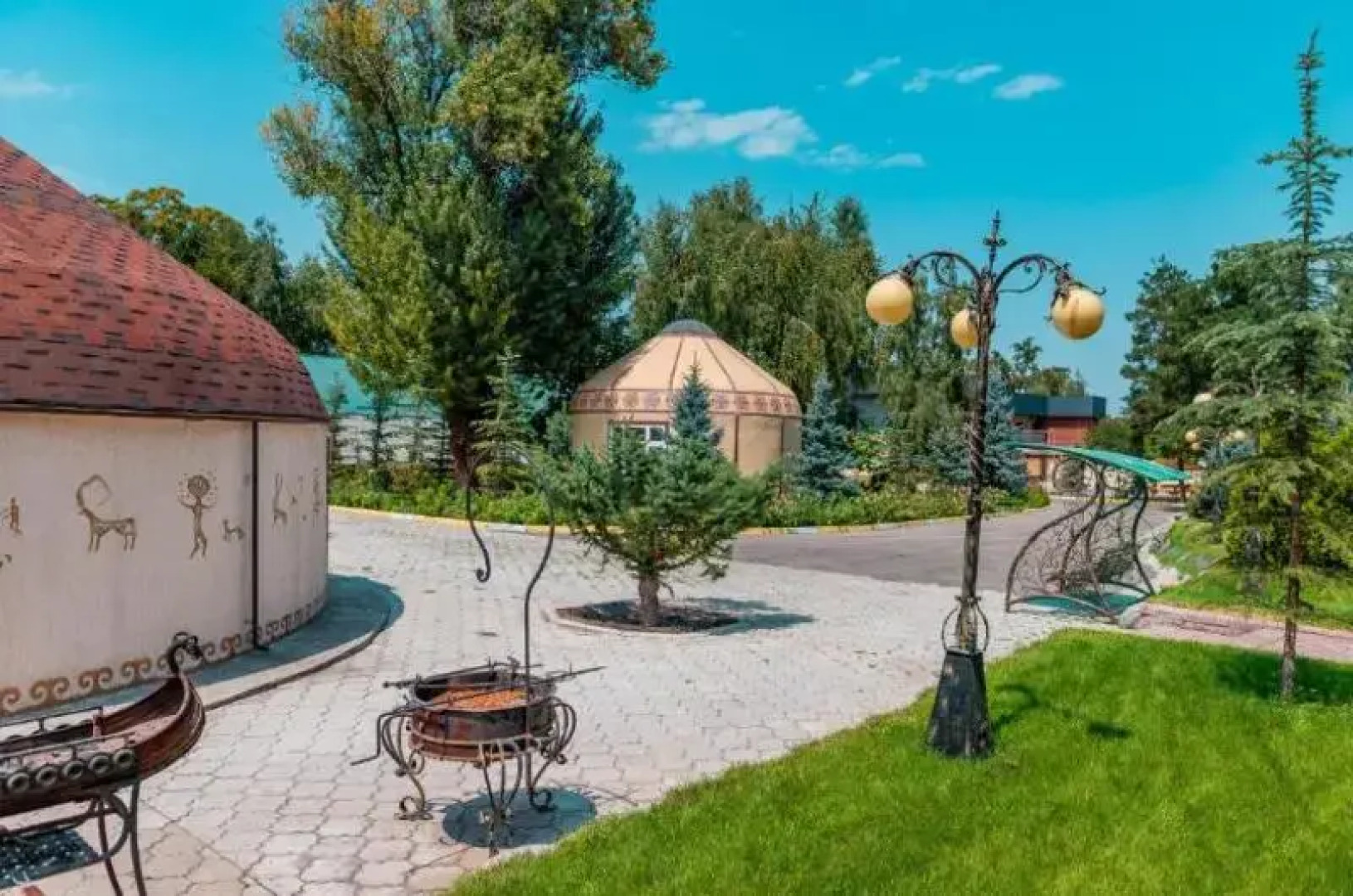 Golden Dragon Villa Hotel