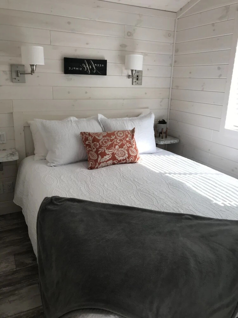 Lakefront Property Two Bedroom Cabin #36 at Long Cove Resort by Redawning