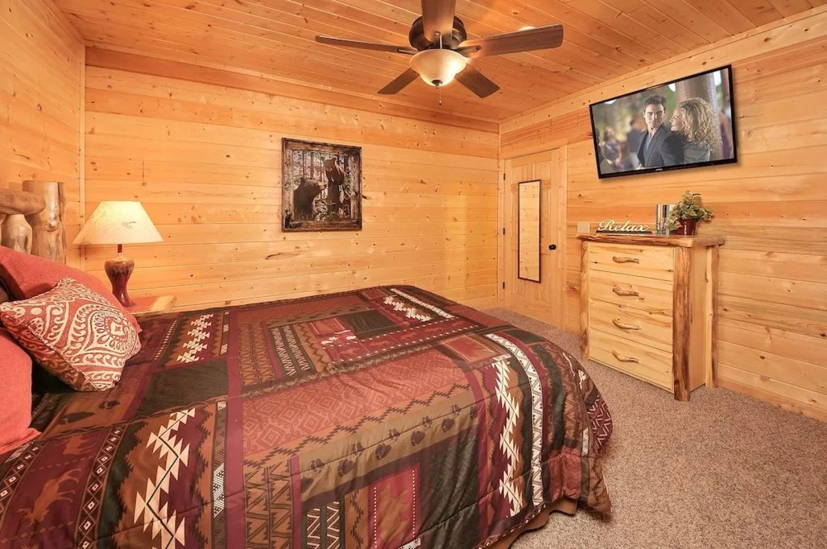 Majestic Sunset - 4 Br cabin by RedAwning