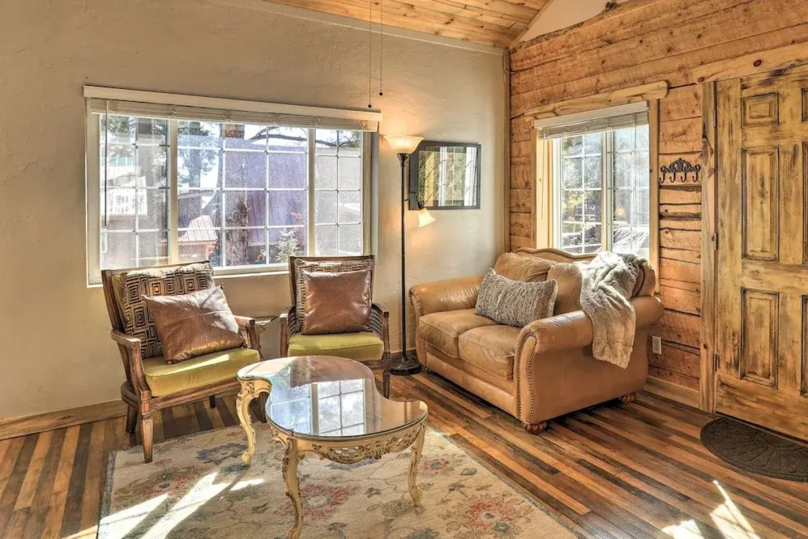 Tasteful Log Cabin Retreat on Lake Pagosa!