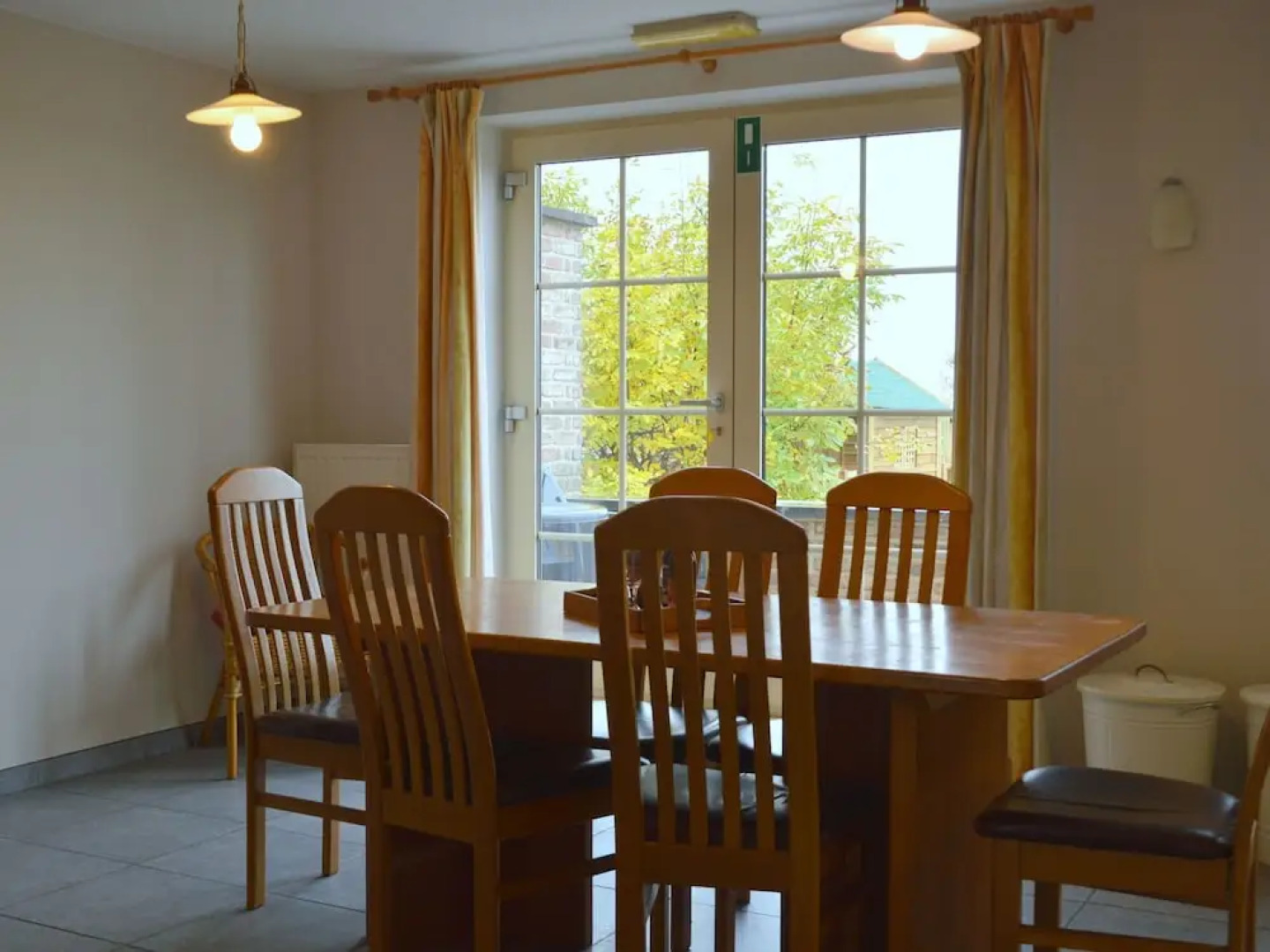 Holiday House with Jacuzzi, Spacious Garden, Beautiful Views And a Playground