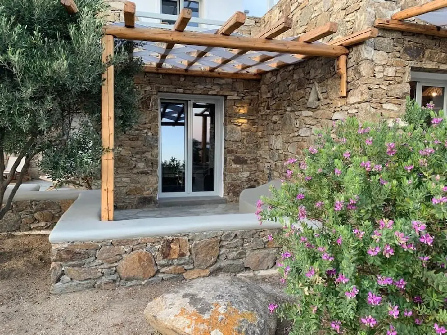 KHAMSA Mykonian Suites