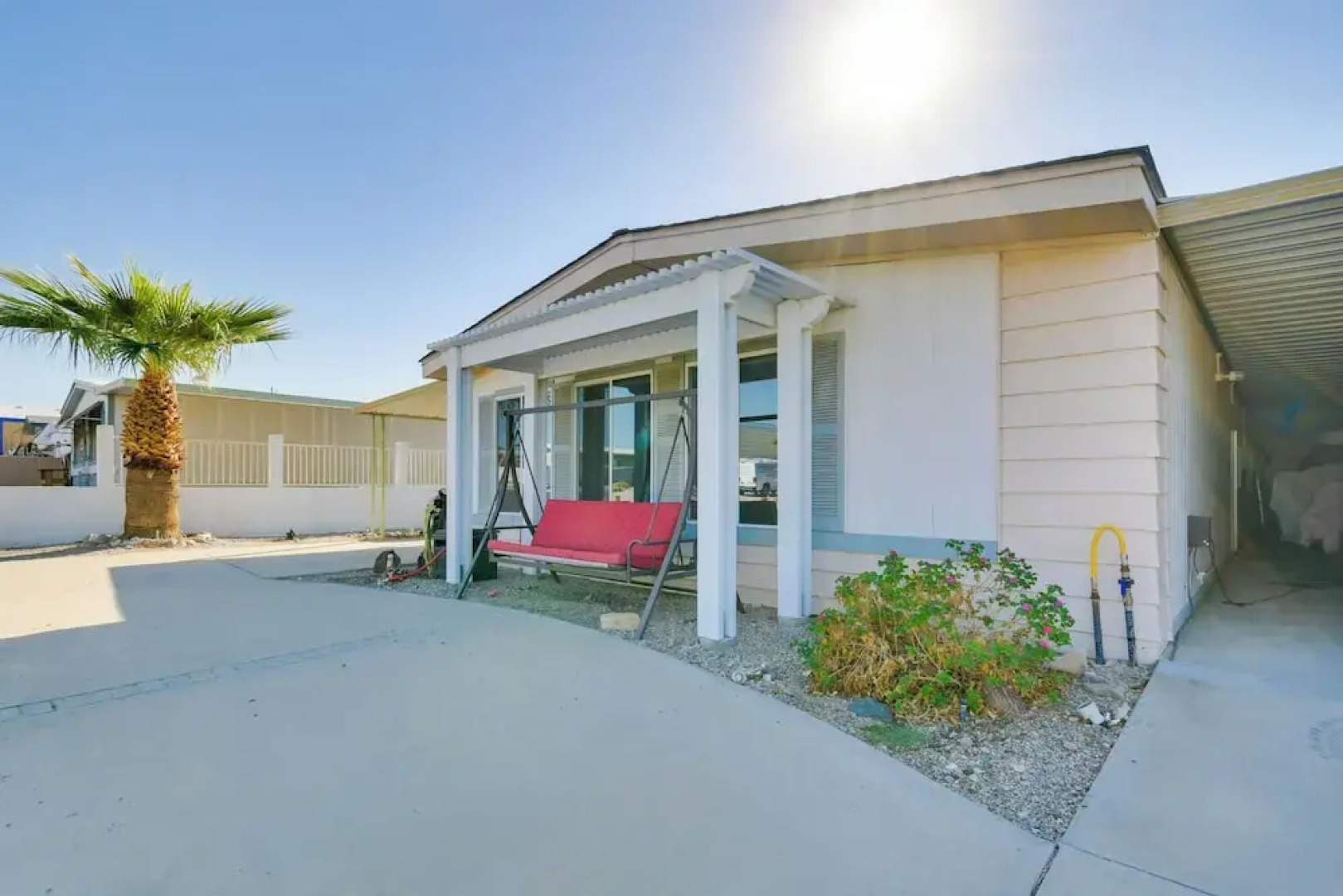 2 Mi to Lake Havasu: Pet-friendly Home w/ Grill!