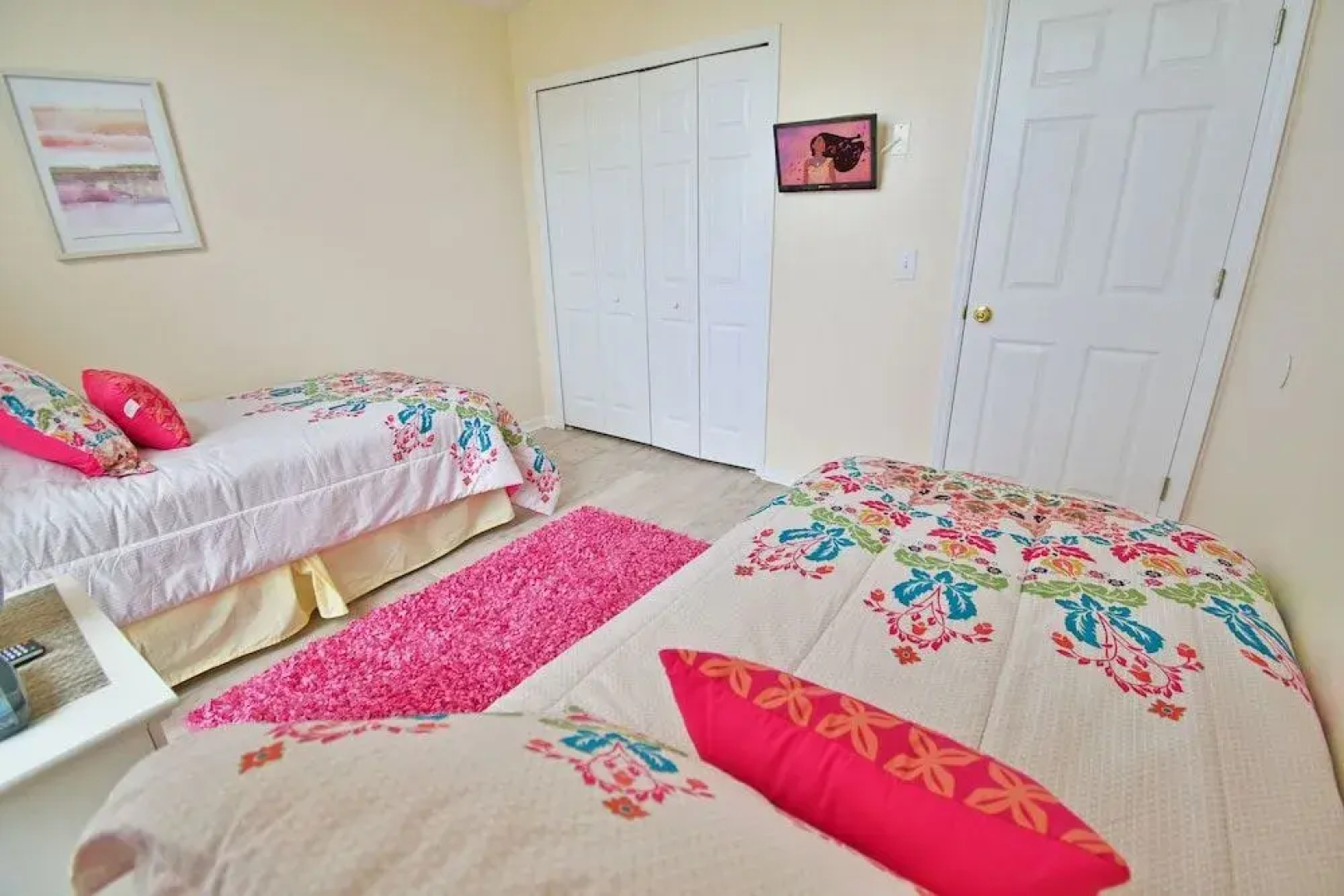 210PD Pine Top 4 Br home by RedAwning