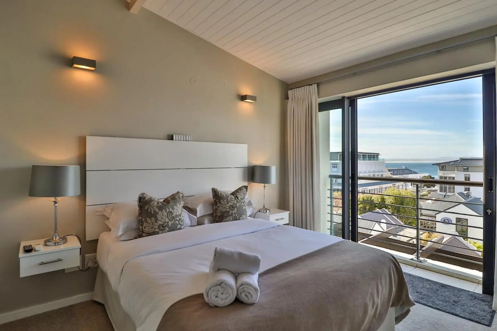 Отель Whale Coast All-Suite-Hotel