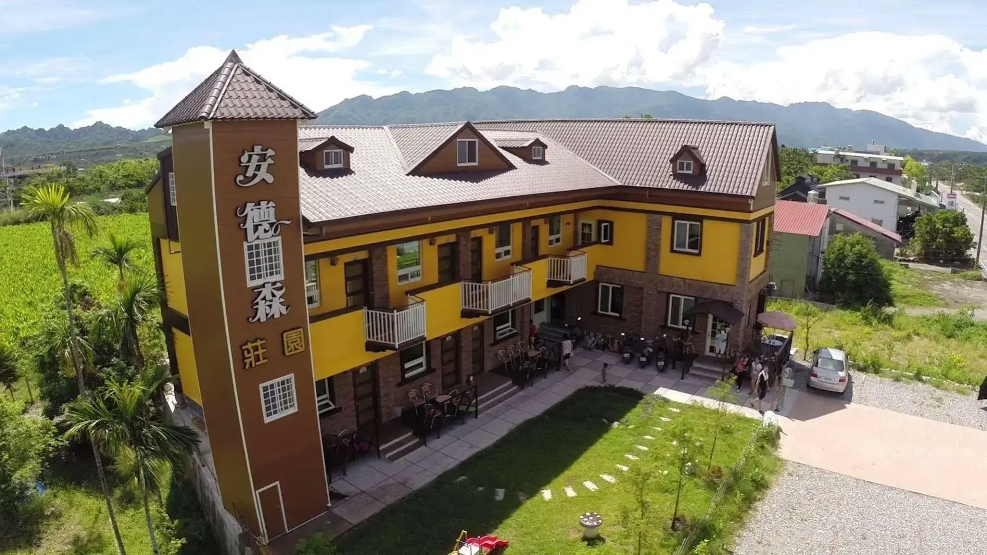 The Anderson Manor Hotel