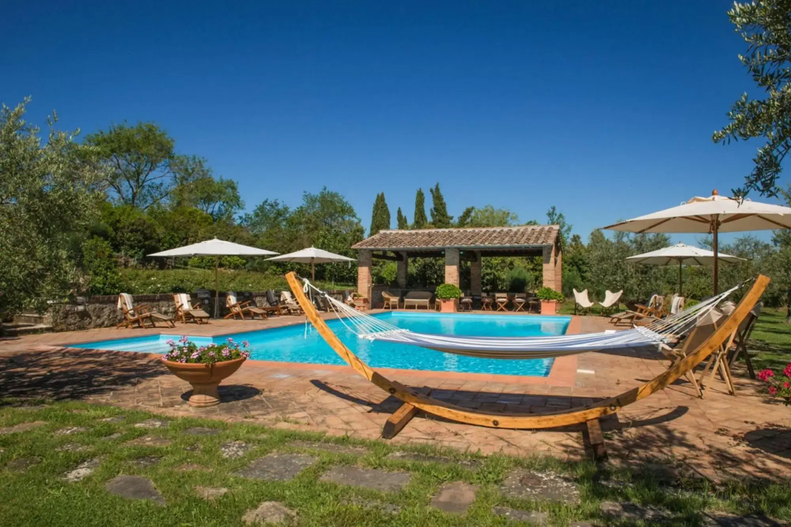 Independent Villa up to 18 Guests Pool Tennis Fitness and Wellness Area -villa Giuncheto