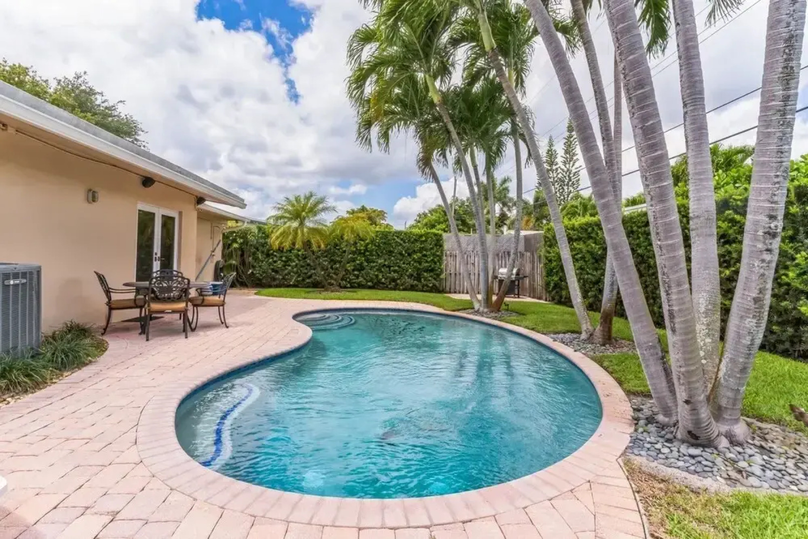 Shangri-la 3 Bedroom Home by RedAwning