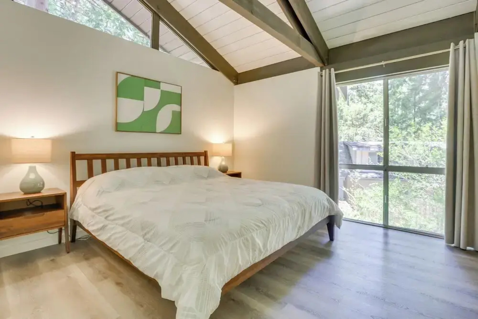 3 Mi to Lake Arrowhead: Cabin w/ Furnished Deck!