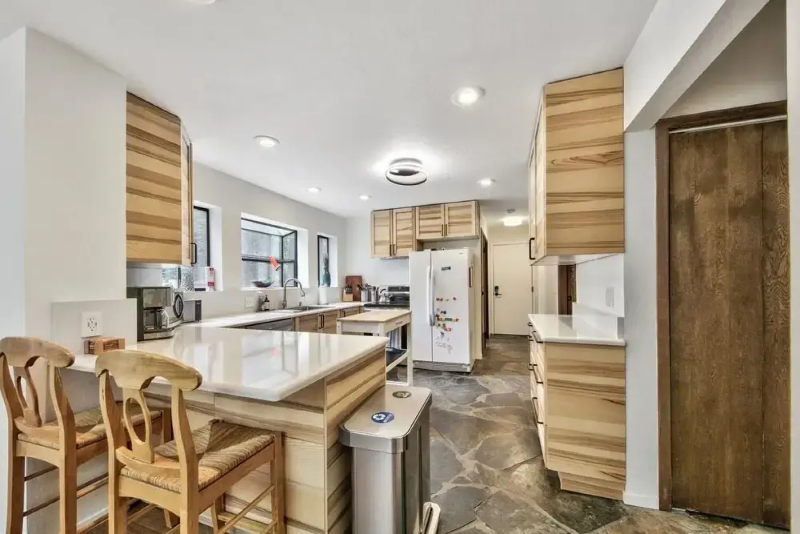 3685s River View Retreat 4 Bedroom Home by RedAwning