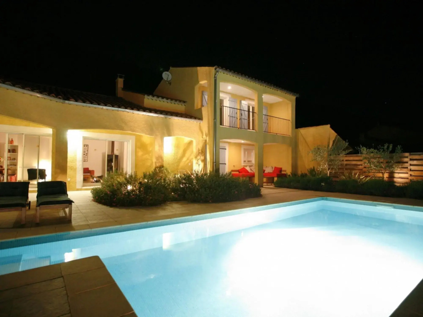 Peaceful Villa With Pool & Views