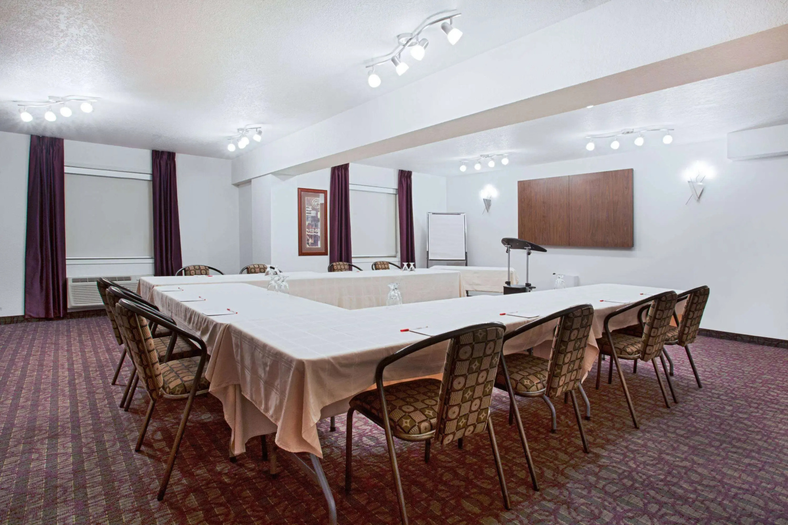 Ramada by Wyndham Red Deer Hotel and Suites