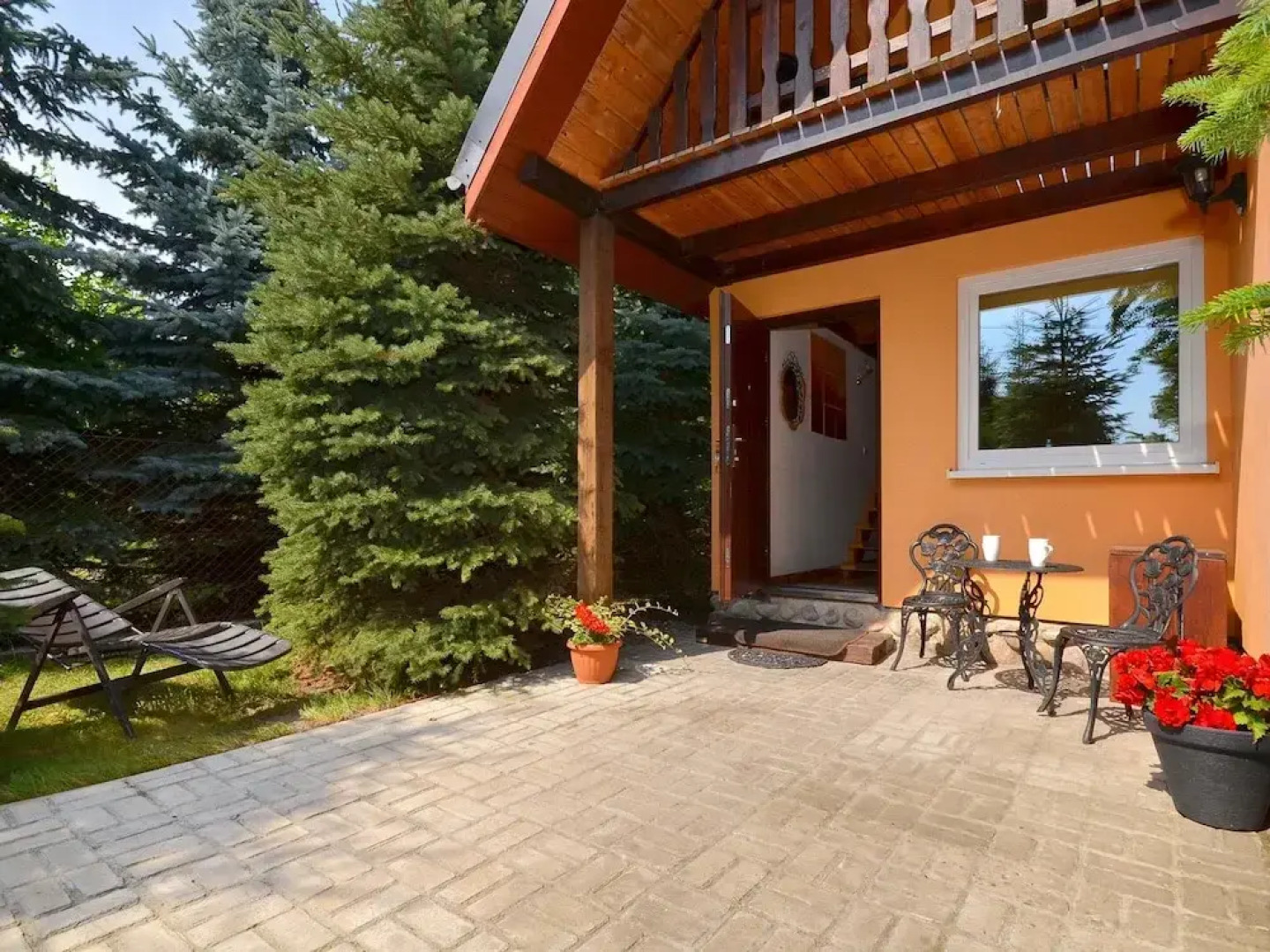 A Quiet Cottage in a Seaside Village. Living Room, two Bedrooms, a Large Garden