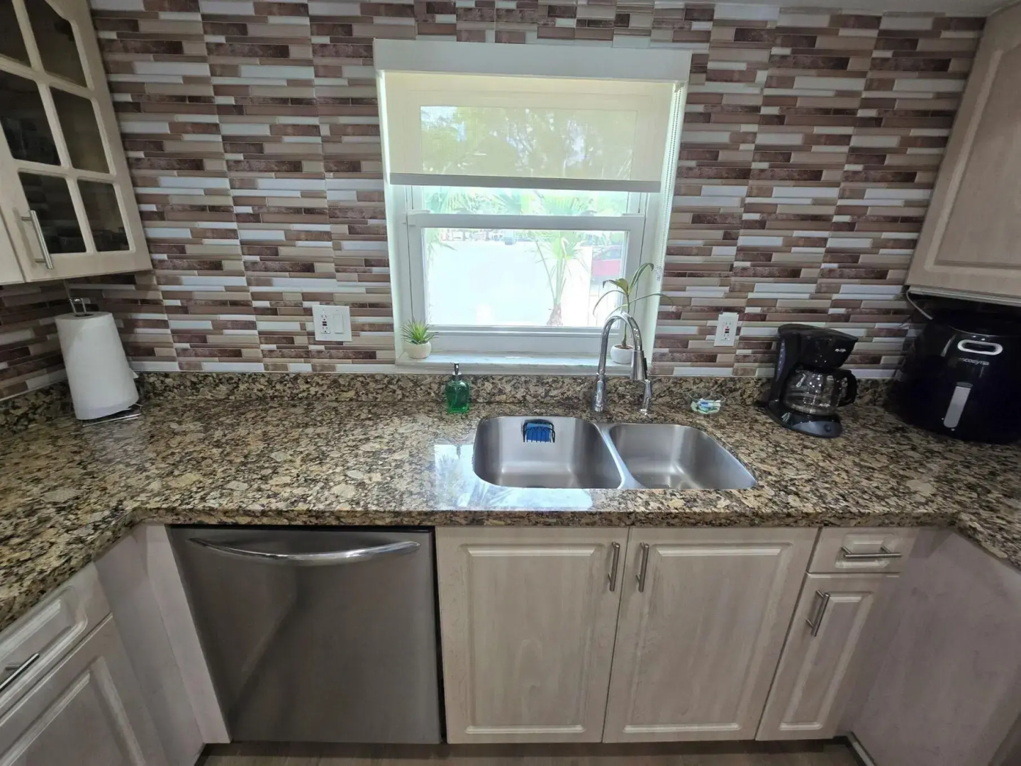 Luxurious & Spacious Townhouse in Prime Location
