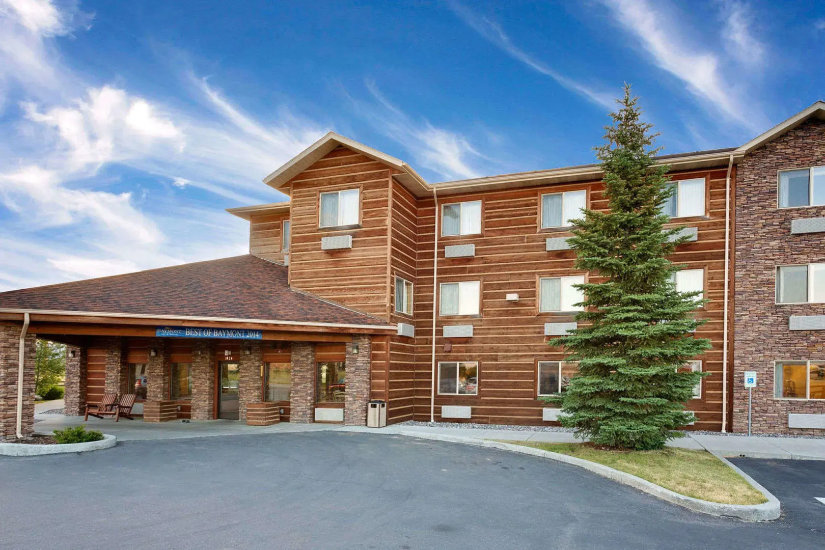 Pinedale Hotel & Suites