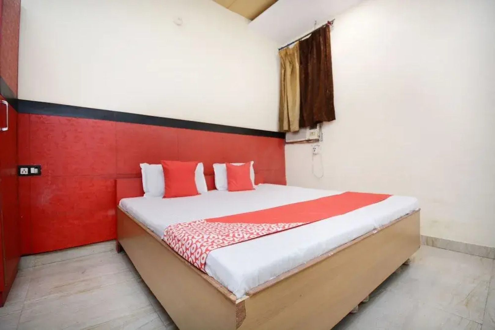 Oyo 29852 Hotel Golden View