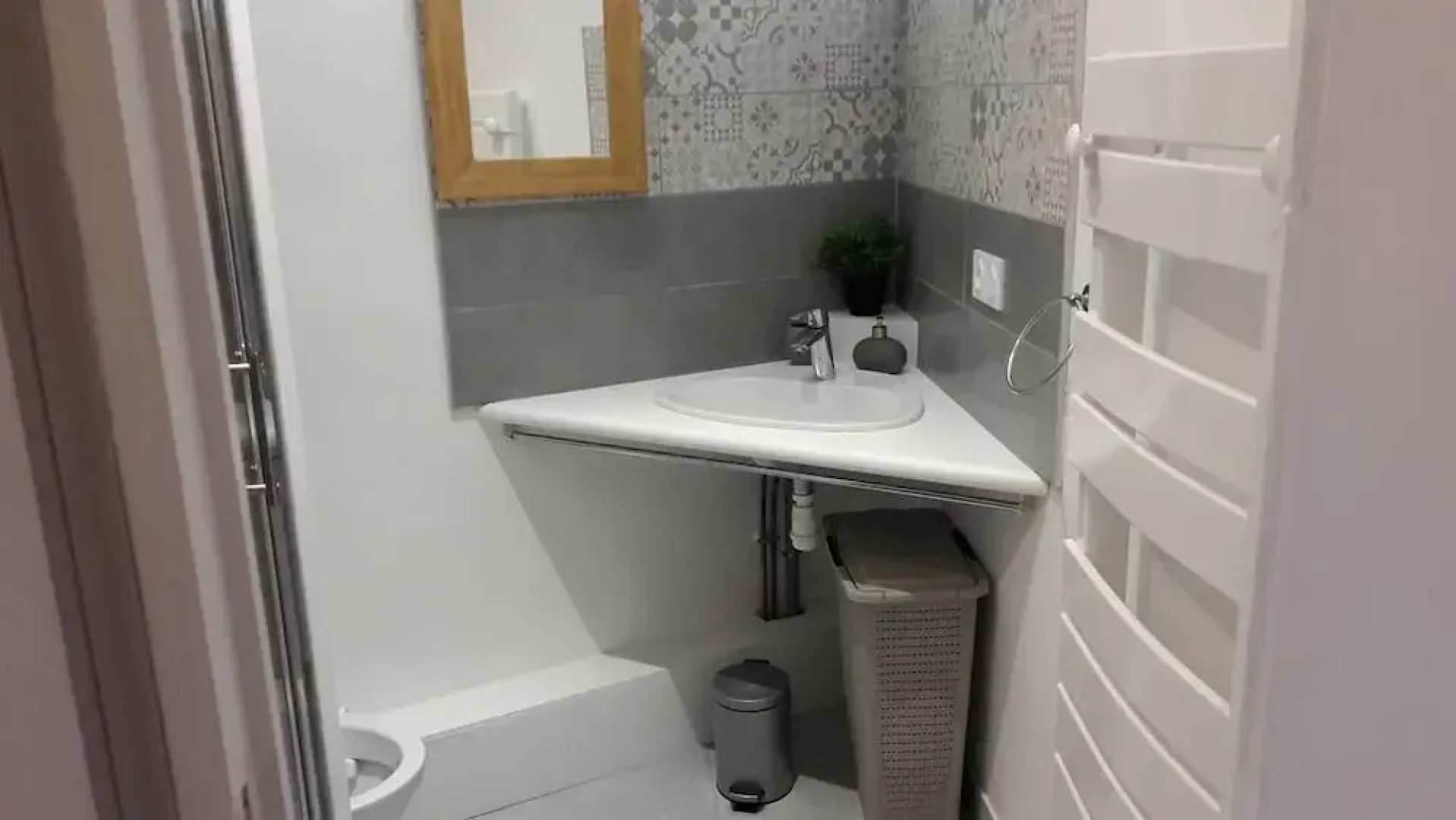 STOP 100m DU PORT-Parking gratuit a 5mn