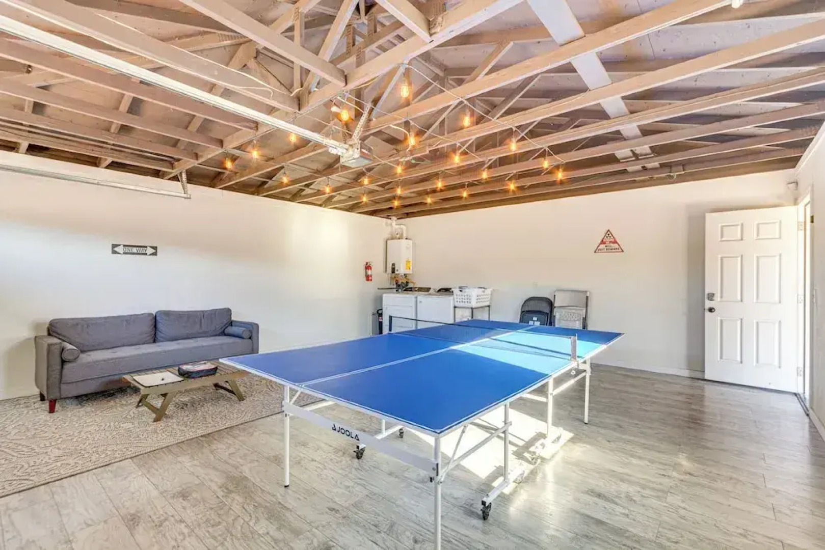 Hot Tub + Patio: Desert Getaway in Joshua Tree!