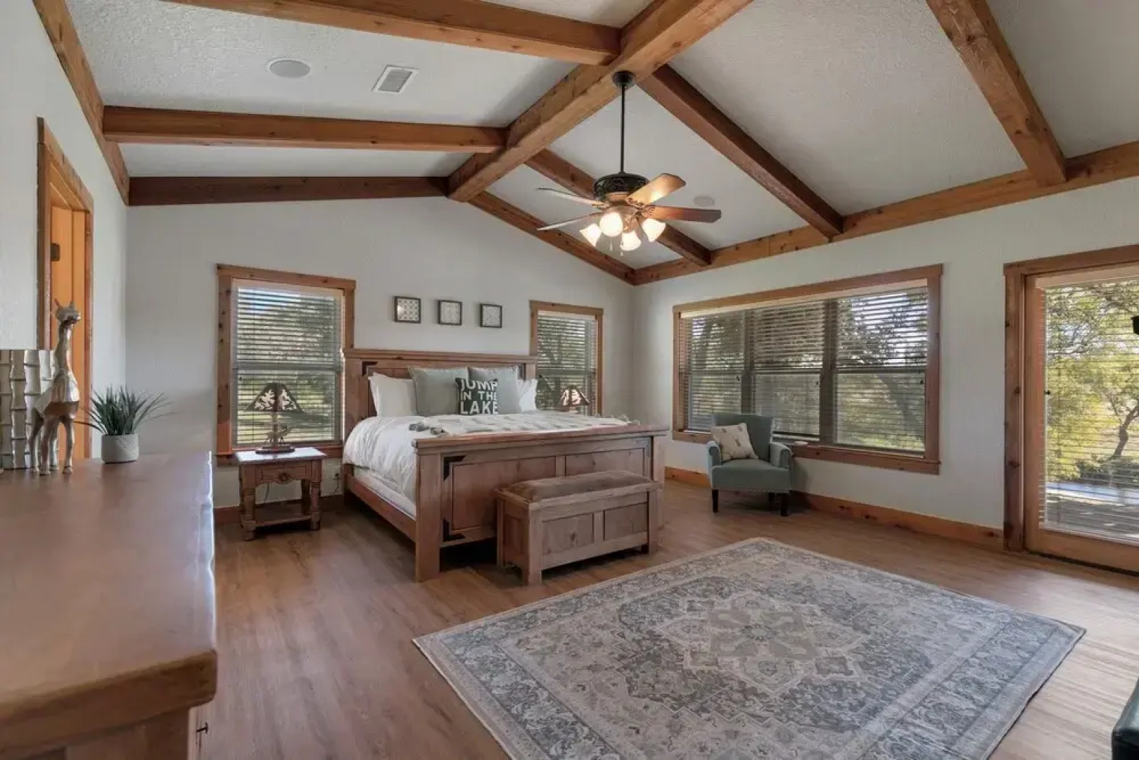 New Gorgeous Ranch With Private Swimming River, Waterfall, & Firepit