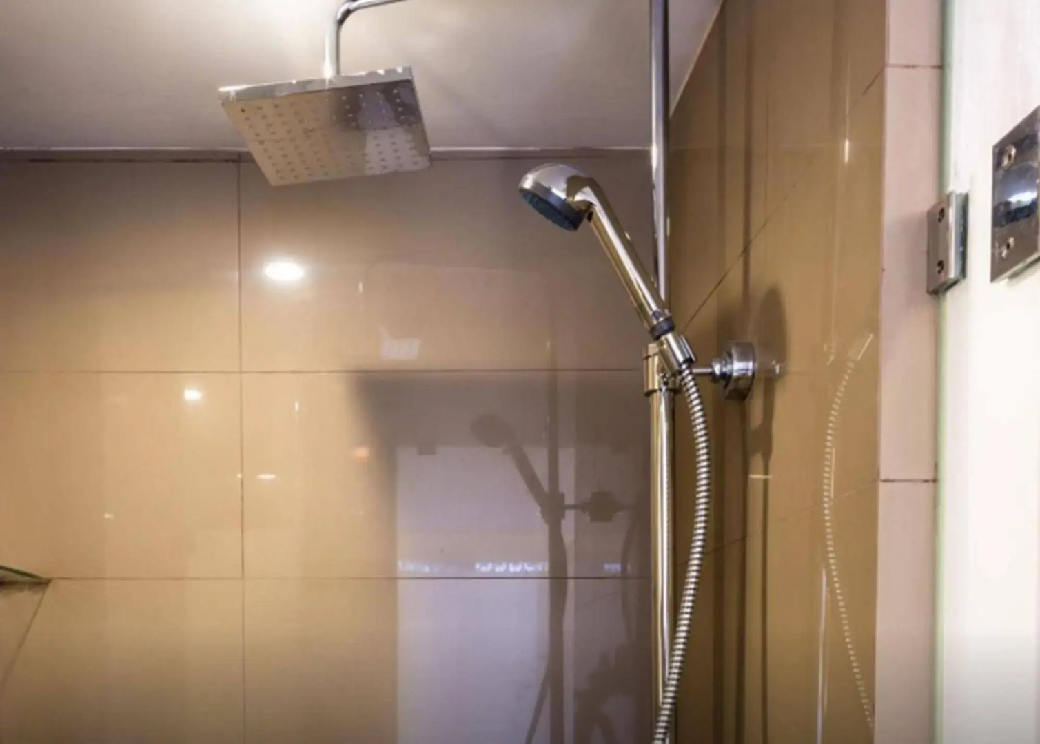 The Idle Hotel and Residence