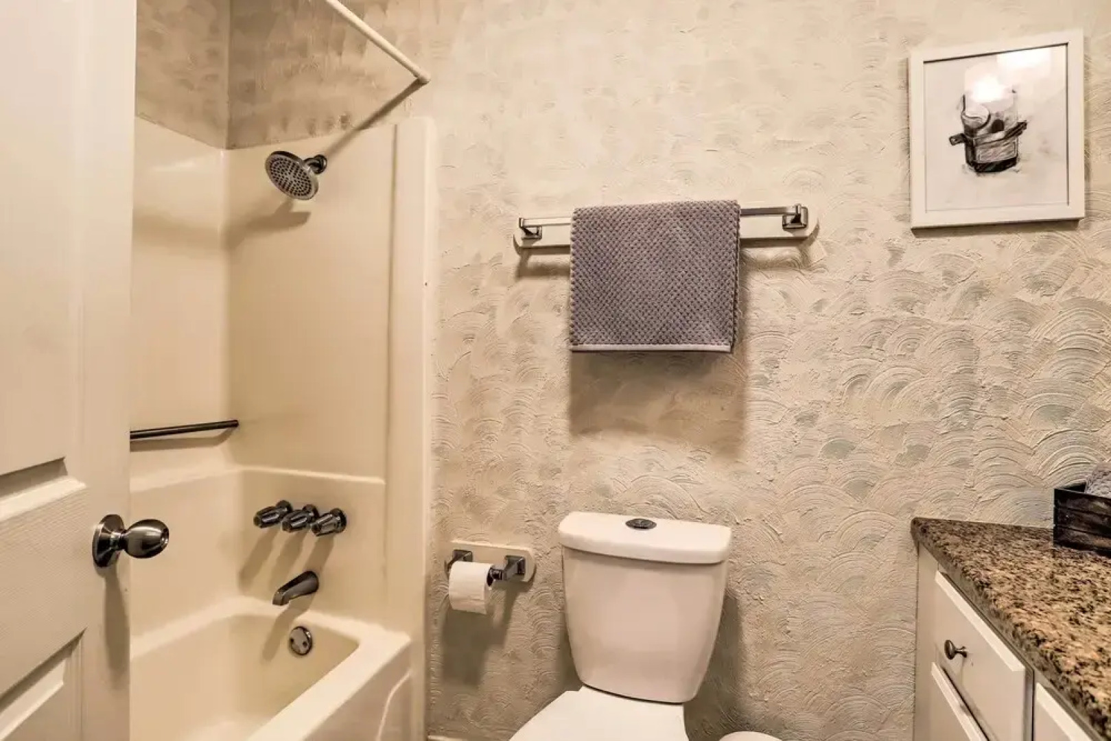 Sunny Oasis w/ Hot Tub ~ 11 Mi to Nat'l Park!