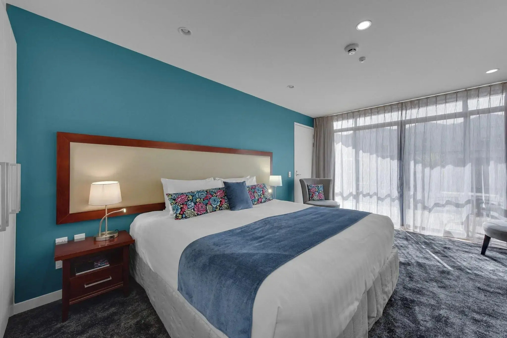 DeLorenzo's Studio Apartments