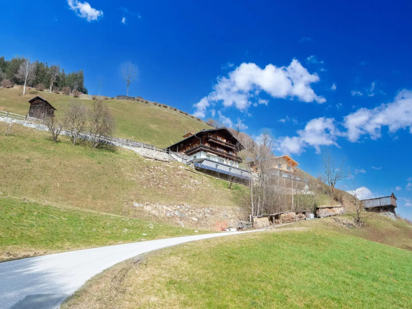 Romantic apartment in Bramberg with garden