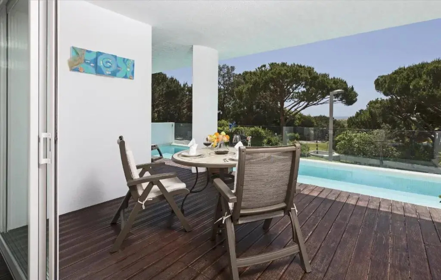 Sunny Lounge Apartment