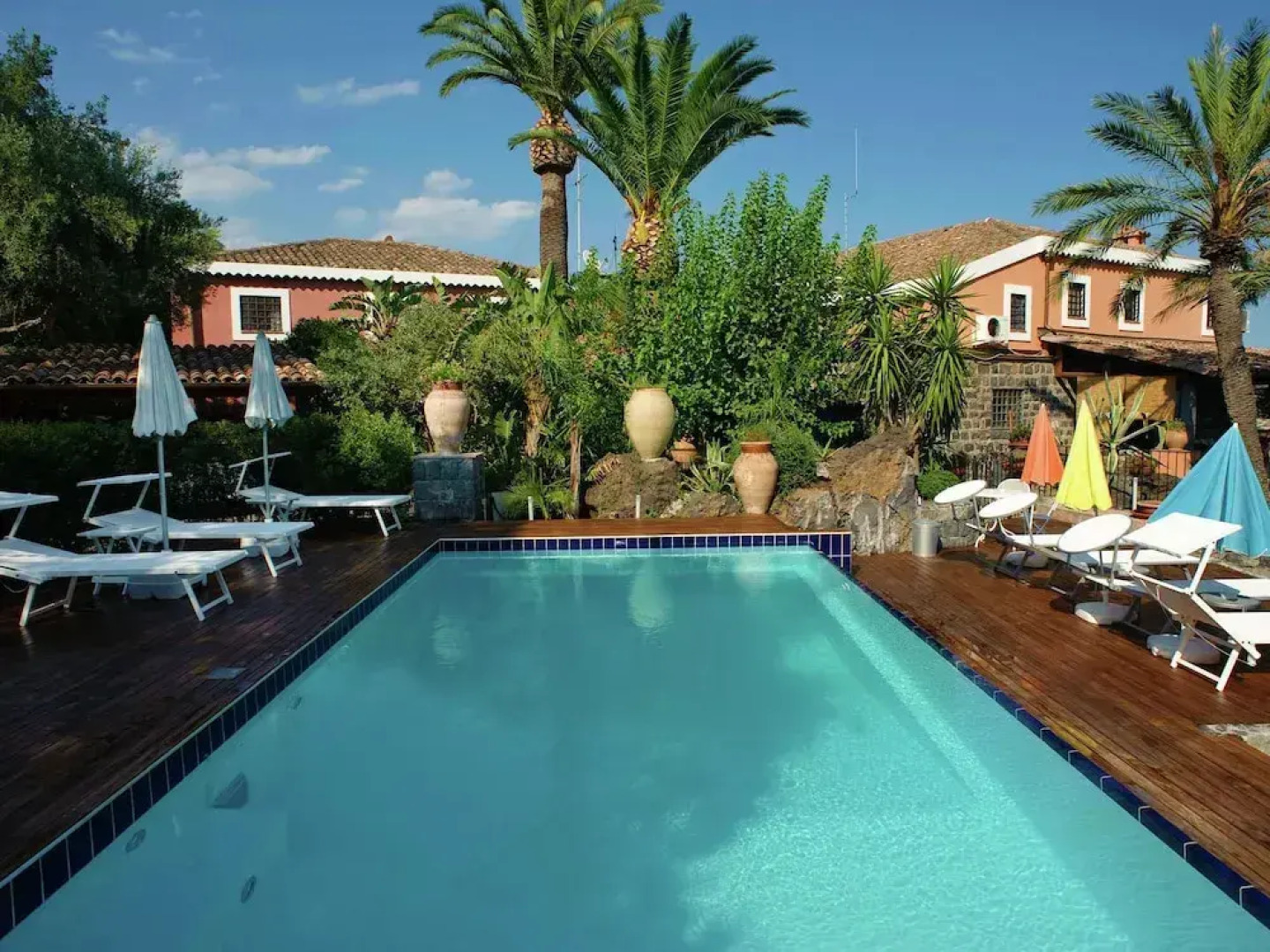 Beautiful Apartment in Beautiful Hamlet Attractive Decor and Communal Pool