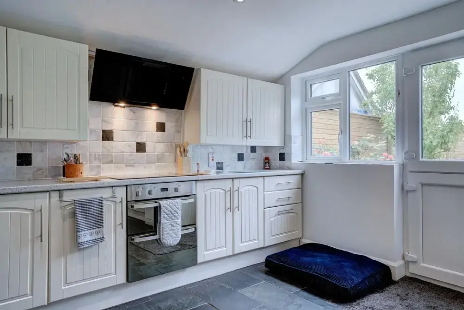 Norfolk Luxe Beach House Sleeps 8 Dog Friendly