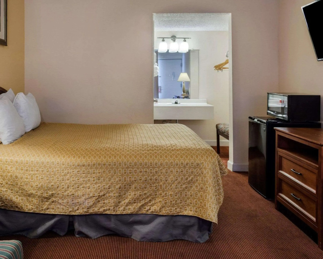 Rodeway Inn Colonial Heights I-95