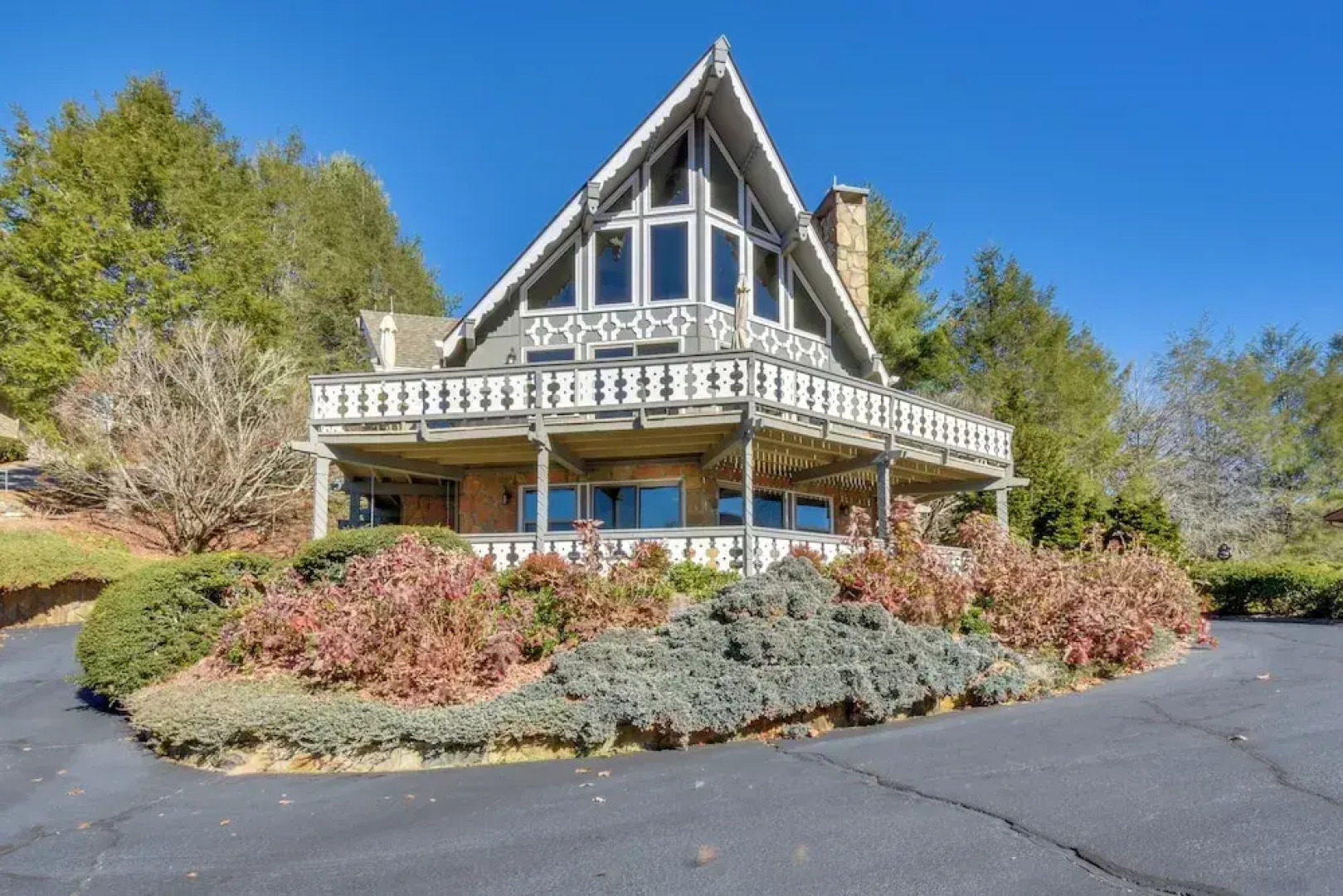Picturesque Sky Haus Sanctuary w/ Mountain Views